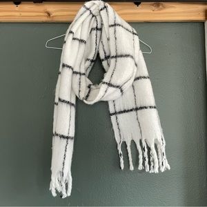 5/$30 LOFT Plaid blanket scarf